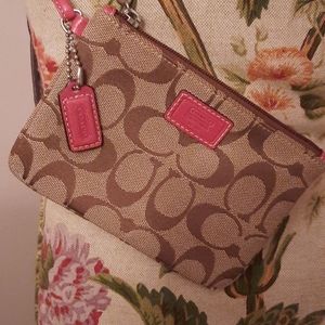 COACH SIGNATURE WRISTLET